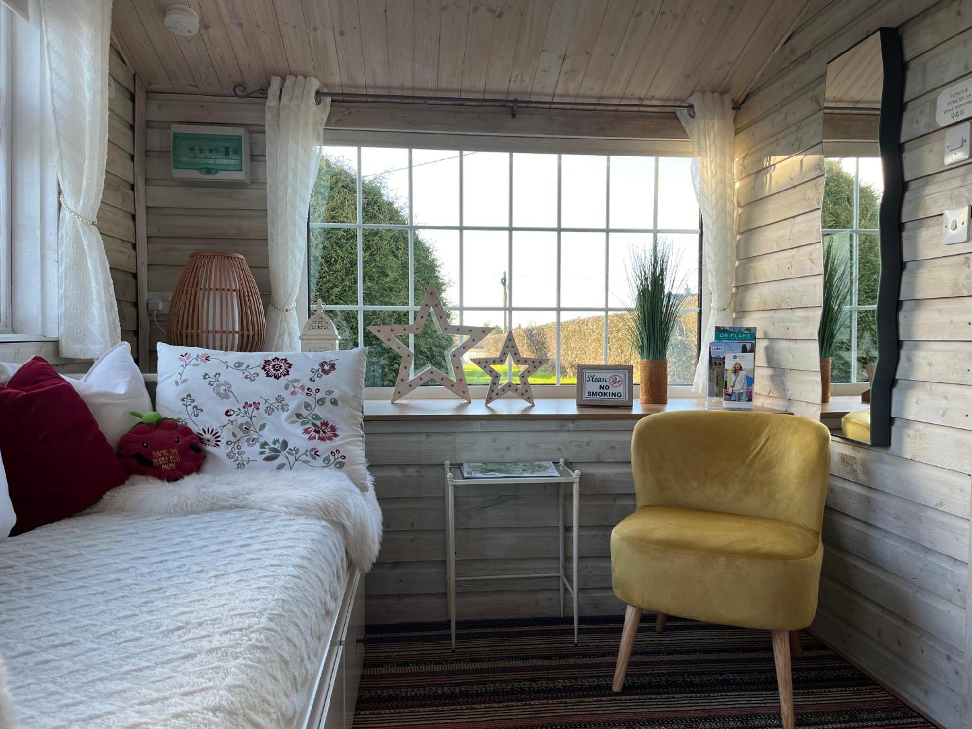 Adorable Cabin In The Countryside พอร์ตลอยส์ ภายนอก รูปภาพ